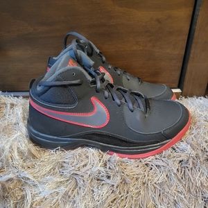 Nike Men Size 7.5 converts to Women's Size 8.5 Black/Red